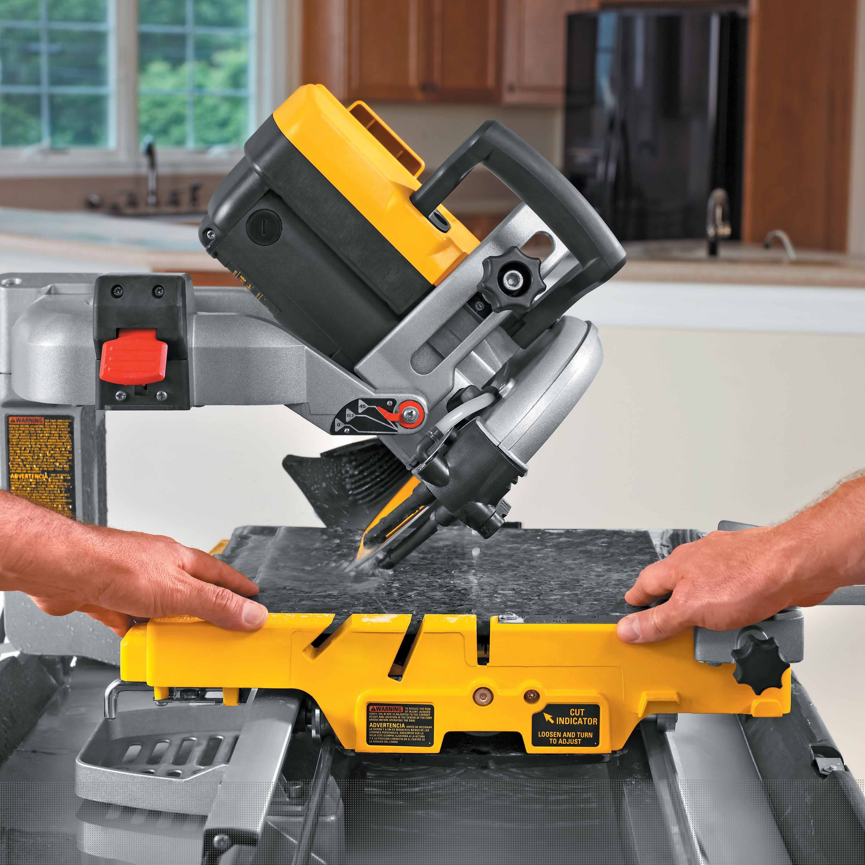 DeWalt D24000 Heavy-Duty 10" Wet Tile Saw - Image 4