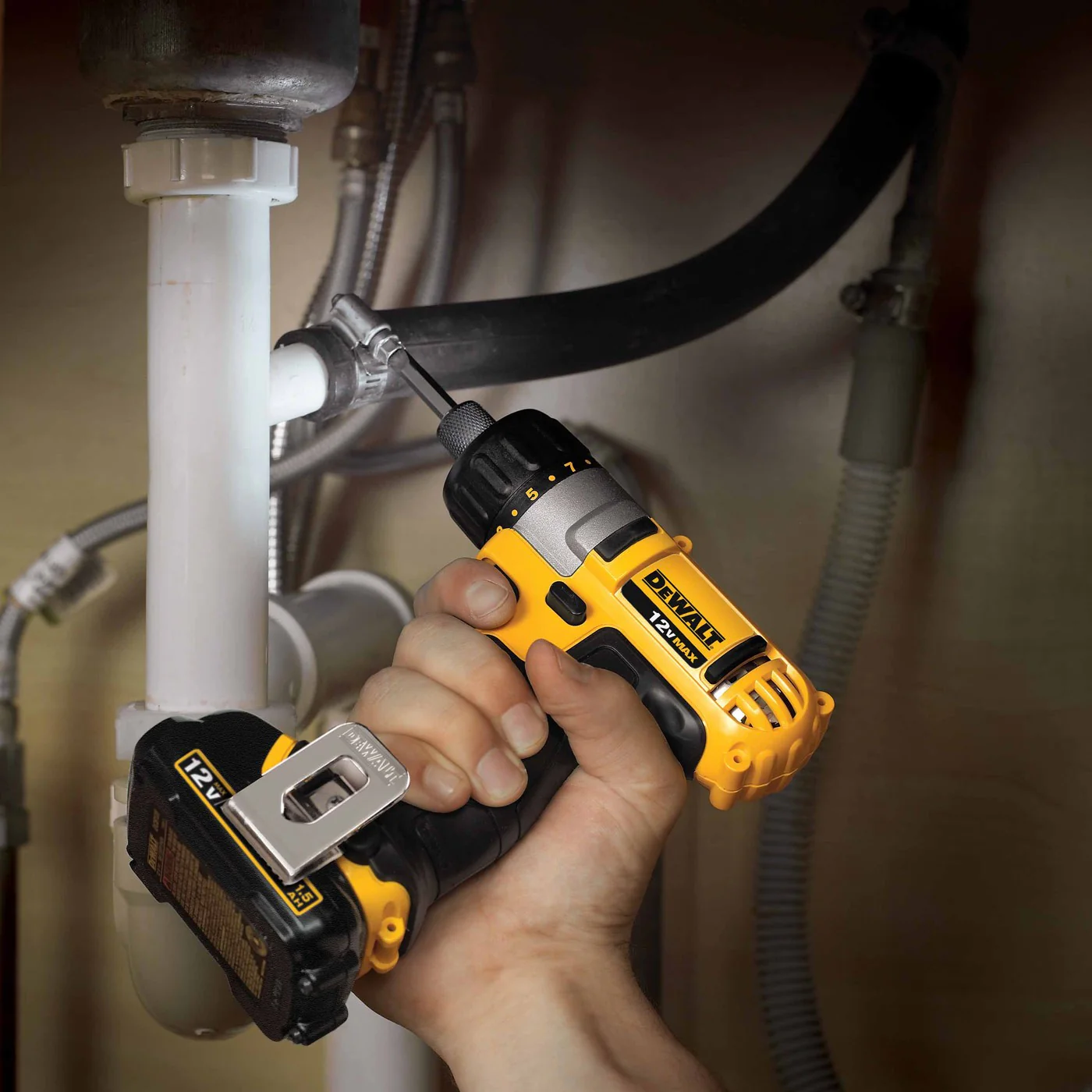 DeWalt DCF610S2 1/4" 12V MAX Cordless Screwdriver Kit - Image 3