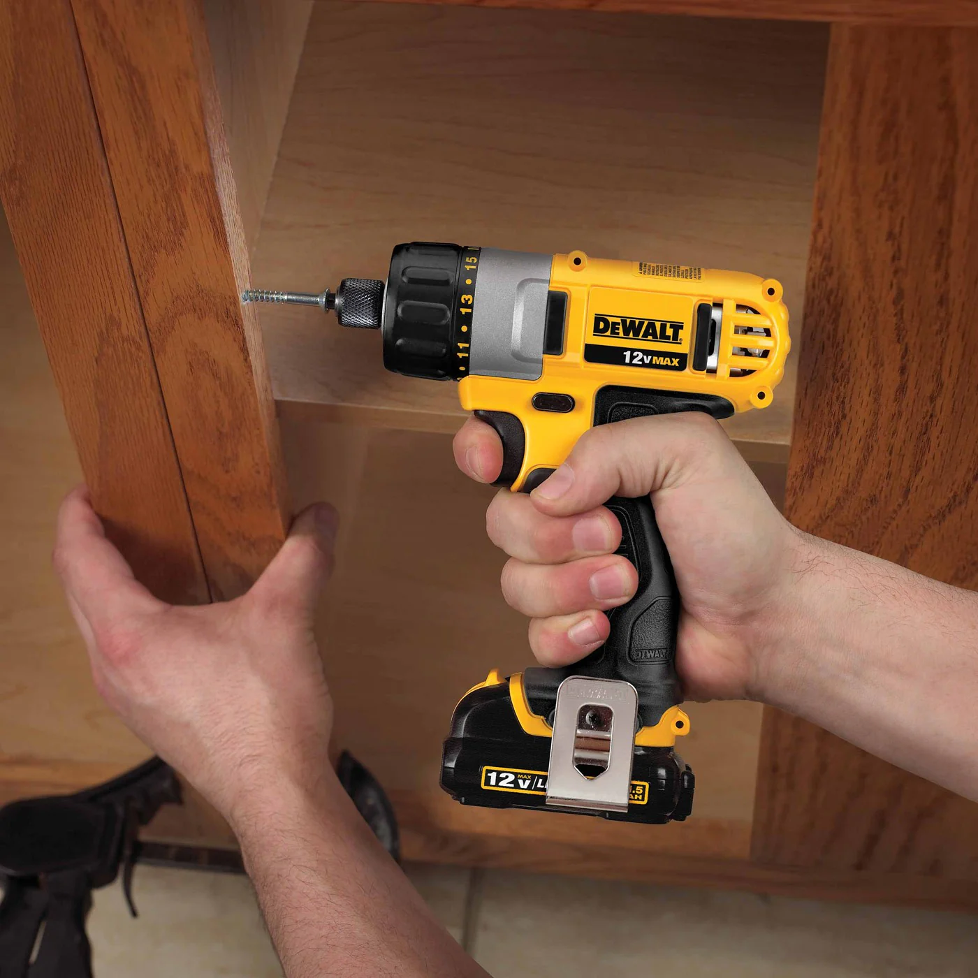 DeWalt DCF610S2 1/4" 12V MAX Cordless Screwdriver Kit - Image 4