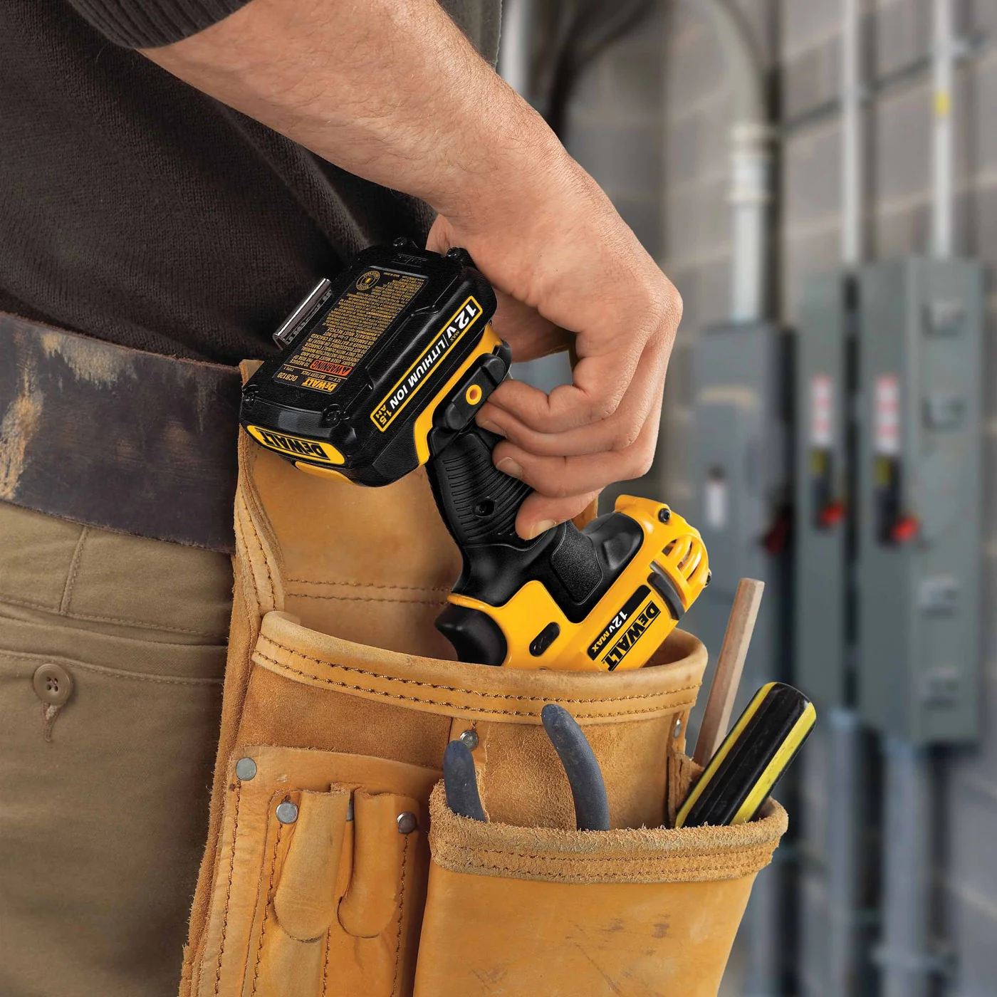 DeWalt DCF610S2 1/4" 12V MAX Cordless Screwdriver Kit - Image 8
