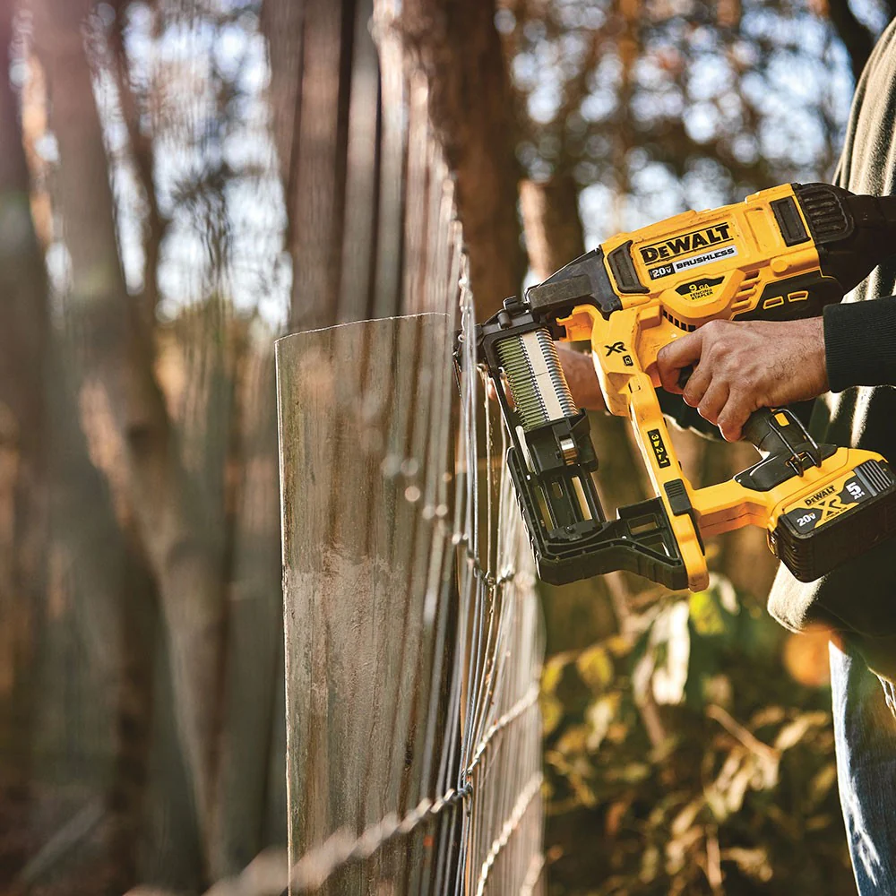 DeWalt DCFS950B 20V MAX* XR 9 GA Cordless Fencing Stapler (Tool Only) - Image 2