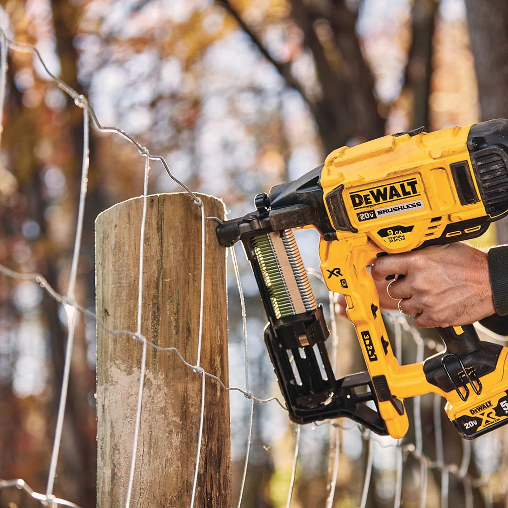DeWalt DCFS950B 20V MAX* XR 9 GA Cordless Fencing Stapler (Tool Only) - Image 5