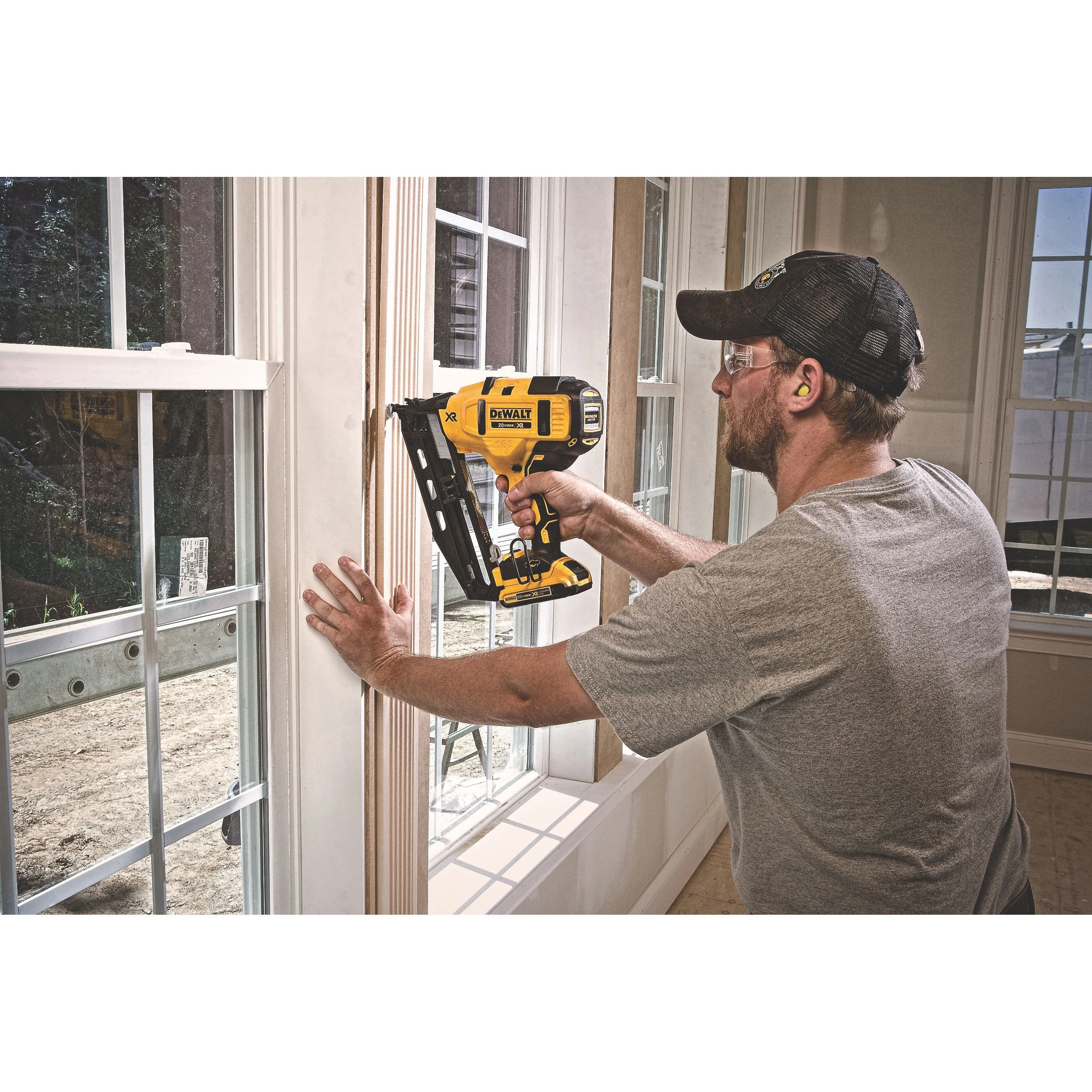 DeWalt DCN660D1 20V MAX 16Ga Angled Cordless Finish Nailer Kit - Image 5