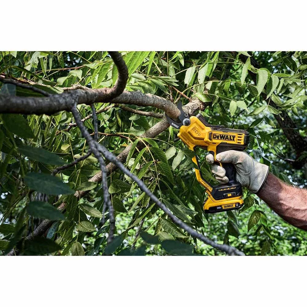 DeWalt DCPR320B 20V MAX* 1-1/2 in. Cordless Pruner (Tool Only) - Image 6