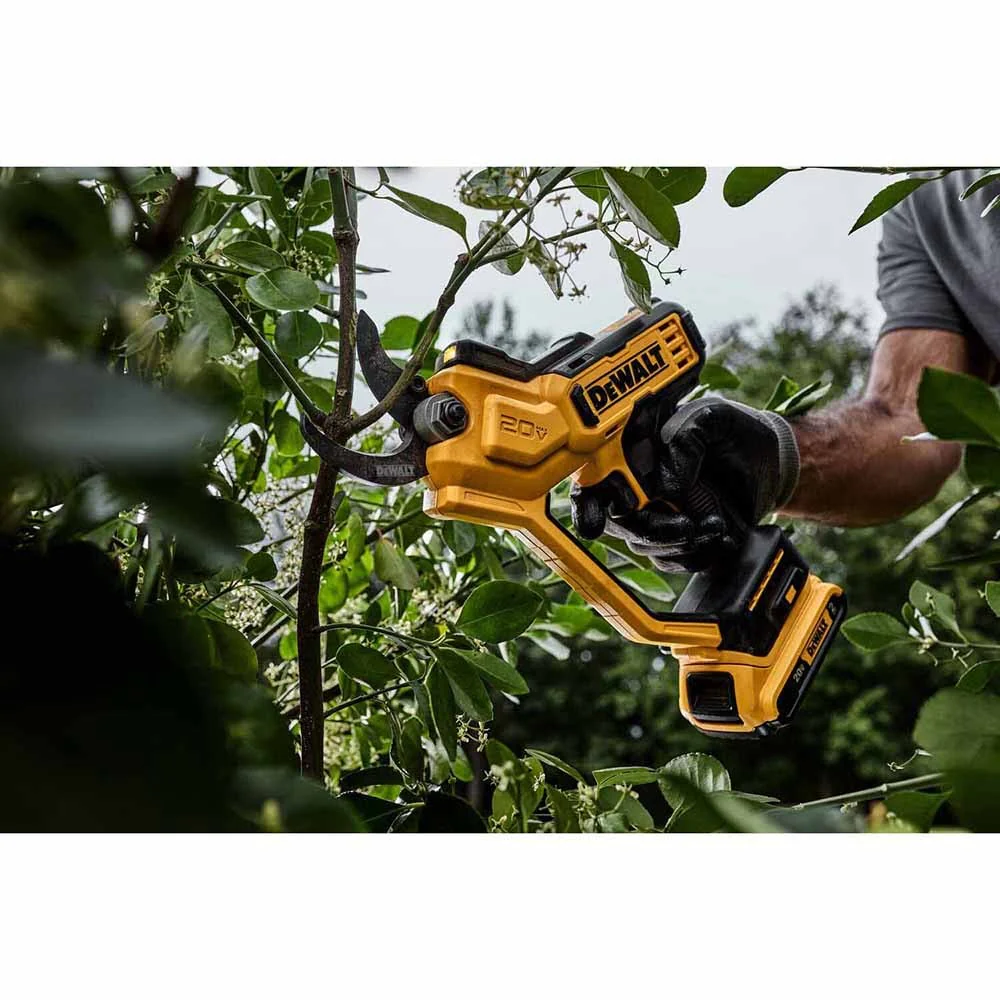 DeWalt DCPR320B 20V MAX* 1-1/2 in. Cordless Pruner (Tool Only) - Image 8