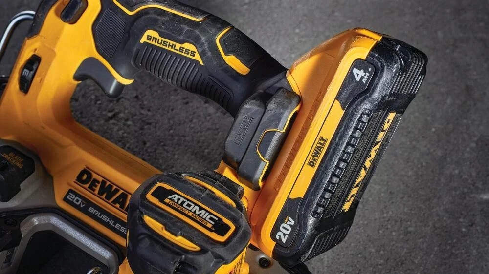 DEWALT DCS377Q1 ATOMIC 20V MAX* Brushless Cordless 1-3/4 in. Compact Bandsaw Kit - Image 13