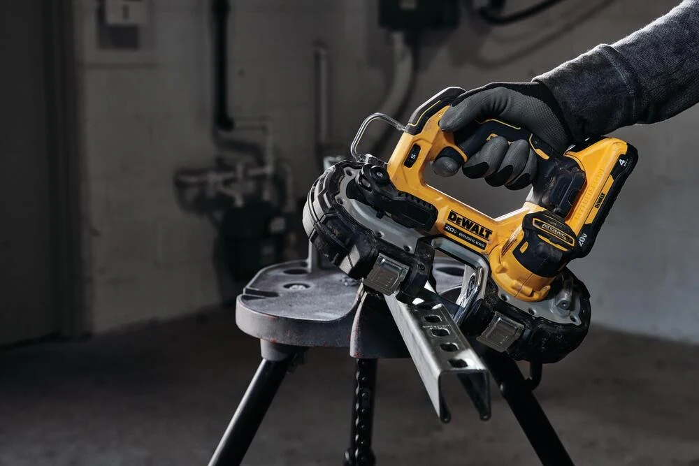 DEWALT DCS377Q1 ATOMIC 20V MAX* Brushless Cordless 1-3/4 in. Compact Bandsaw Kit - Image 6