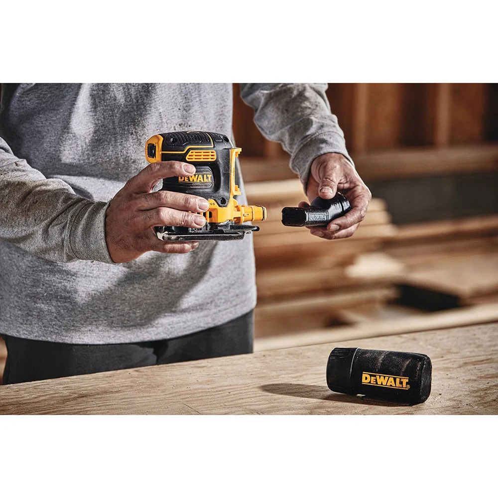 DeWalt DCW200P1 20V MAX XR Cordless 1/4 Sheet Variable-Speed Sander Kit - Image 4