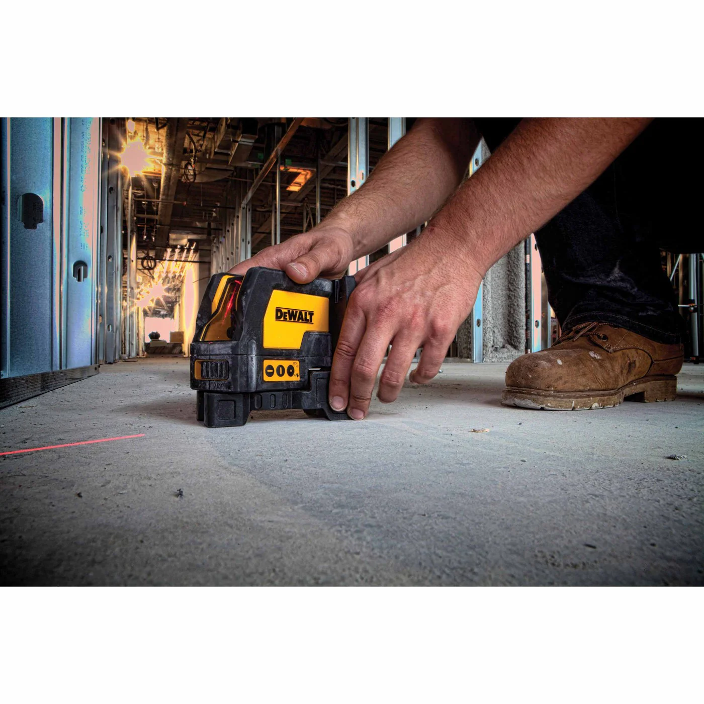DeWalt DW0822 Self Leveling Cross Line and Plumb Spots Laser - Image 2