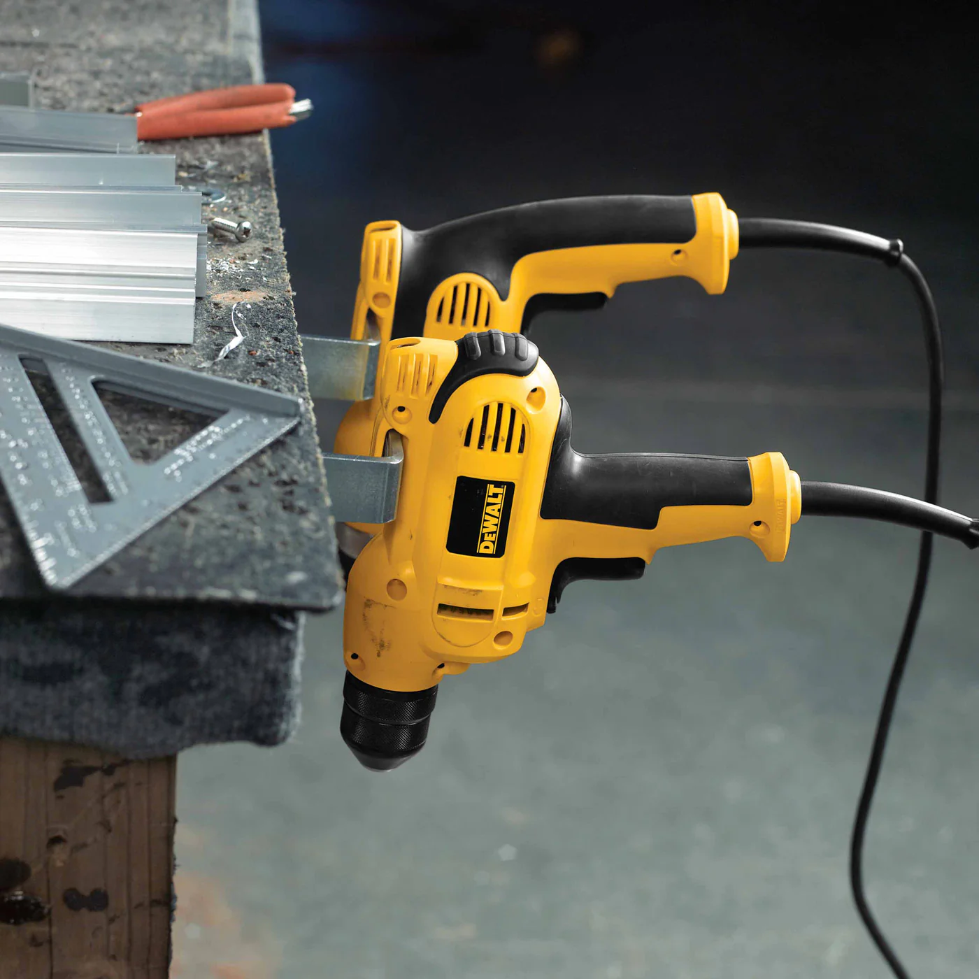DeWalt DWD115K Heavy-Duty 3/8" VSR Mid-handle Drill Kit with Keyless Chuck - Image 10