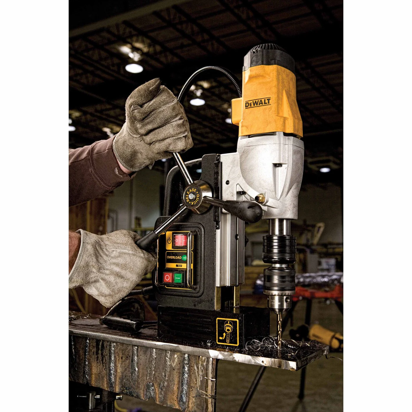 DeWalt DWE1622K 2" 2-Speed Magnetic Drill Press - Image 4