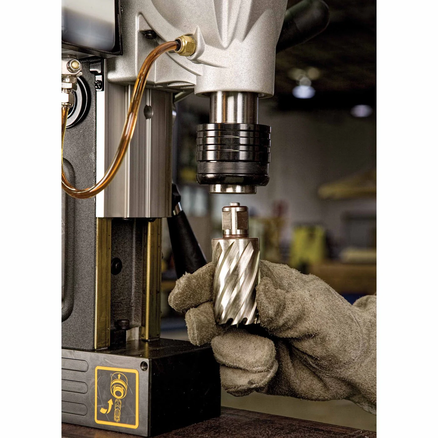 DeWalt DWE1622K 2" 2-Speed Magnetic Drill Press - Image 7