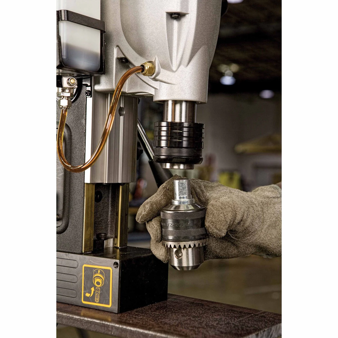 DeWalt DWE1622K 2" 2-Speed Magnetic Drill Press - Image 9