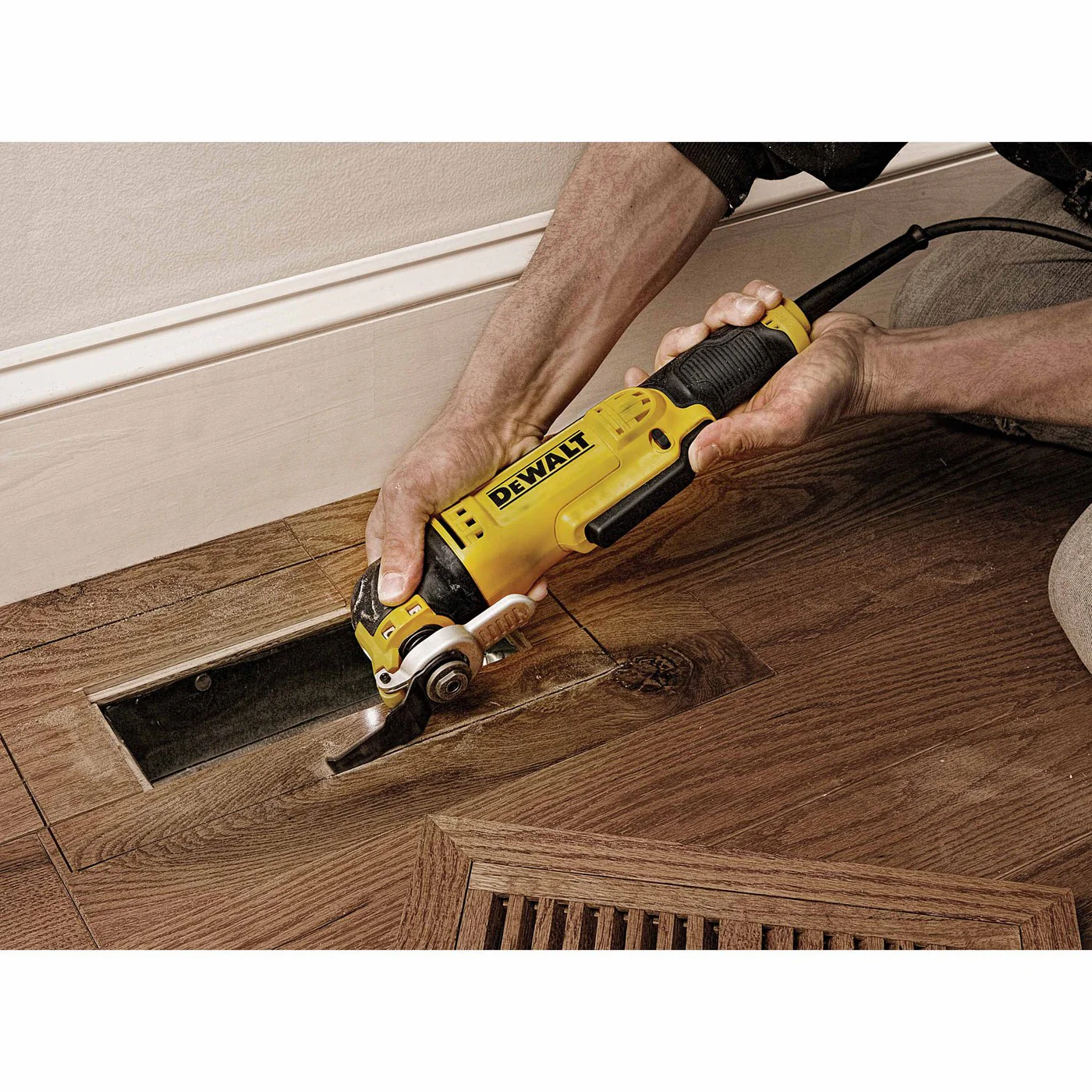 DeWalt DWE315K 3 Amp Oscillating Multi-Tool Kit, 29-Piece - Image 4