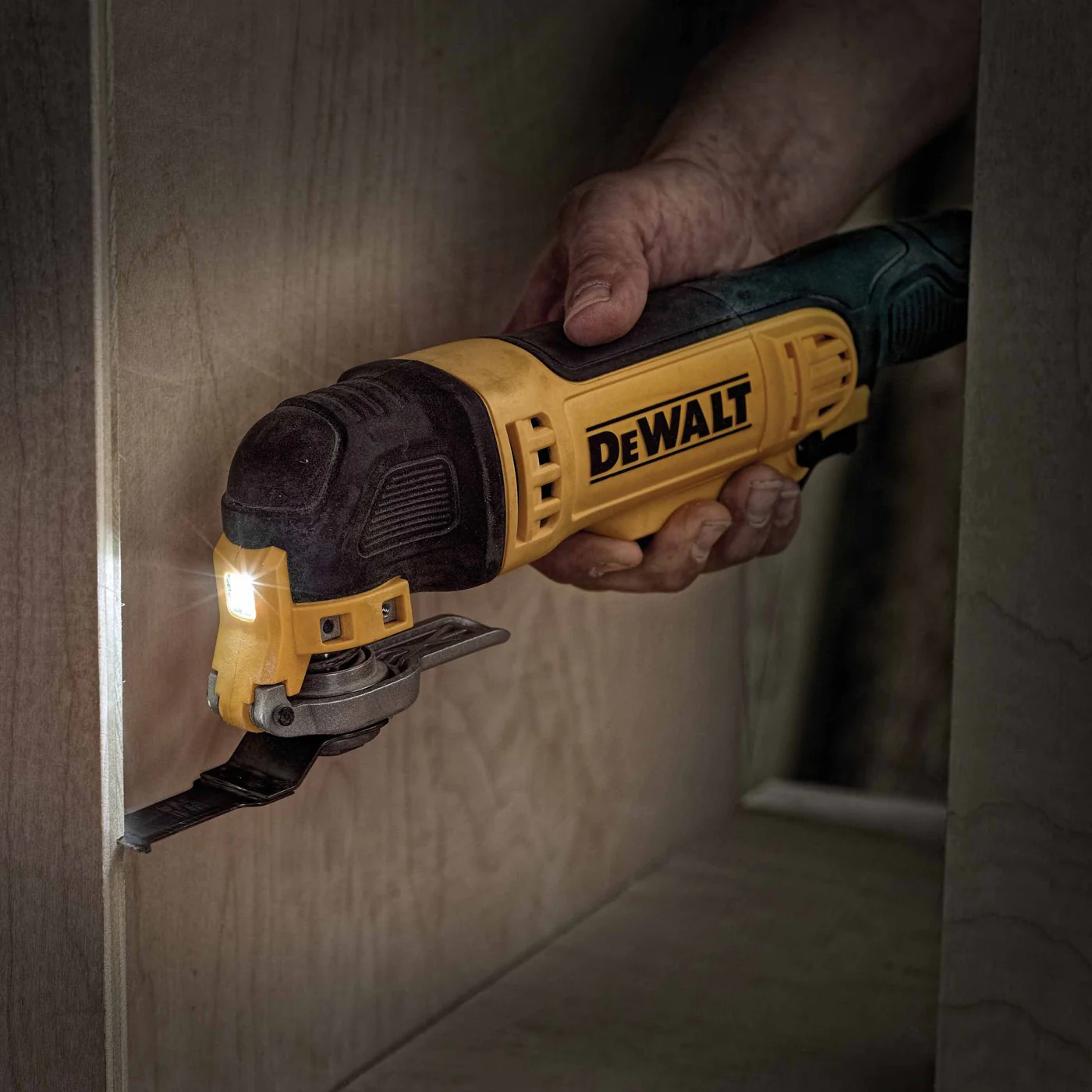 DeWalt DWE315K 3 Amp Oscillating Multi-Tool Kit, 29-Piece - Image 6