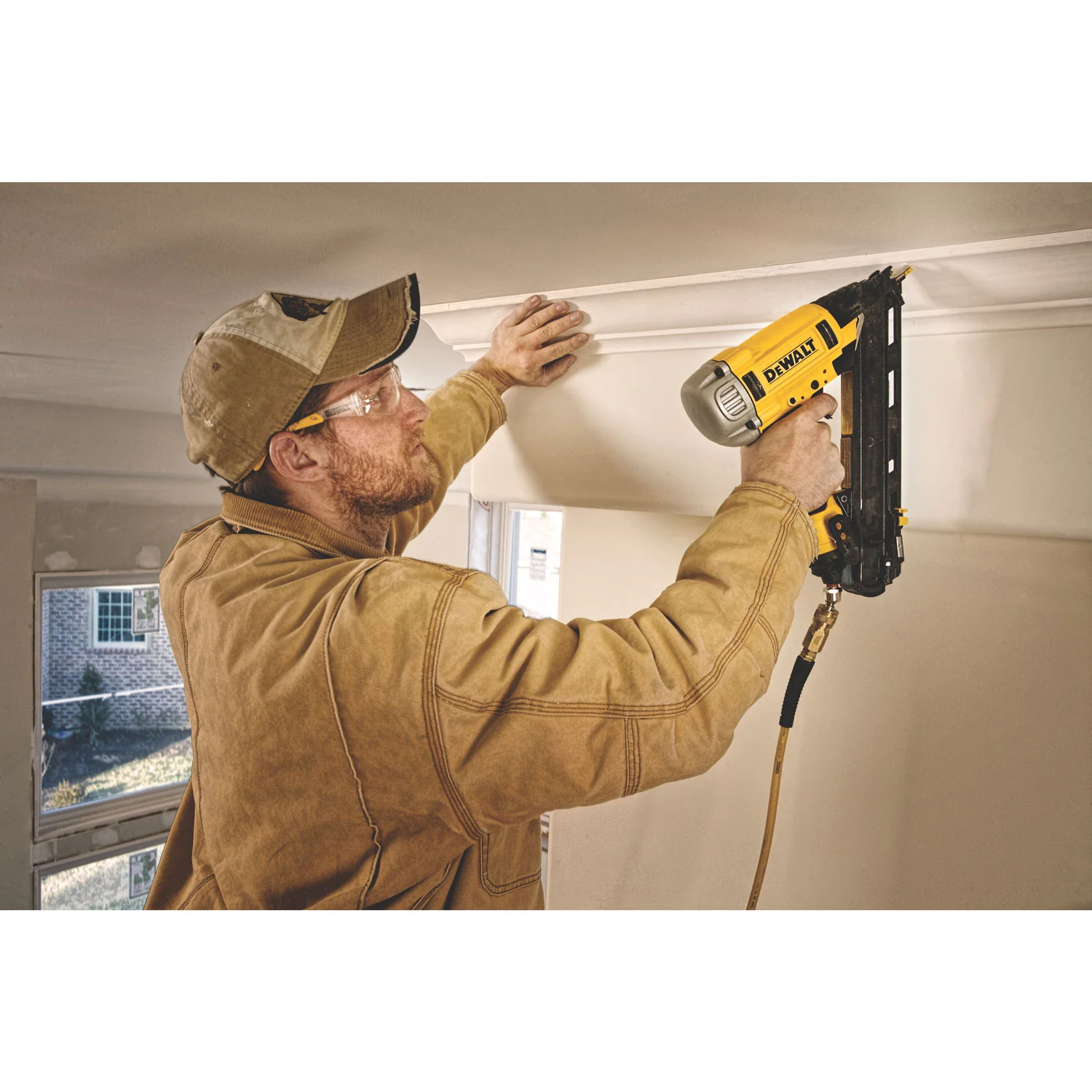 DeWalt DWFP72155 15 GA Precision Point DA Style Angle Finish Nailer - Image 3