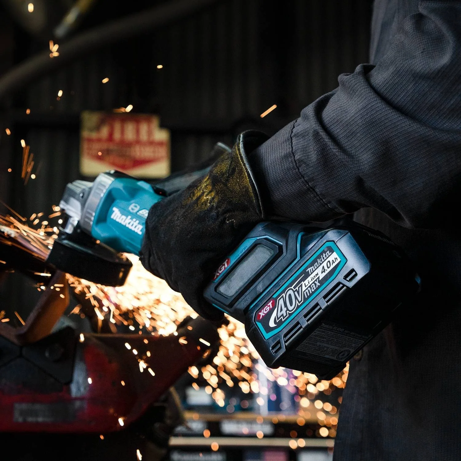 Makita GAG01M1 40V max XGT® 4-1/2” / 5" Angle Grinder Kit - Image 6
