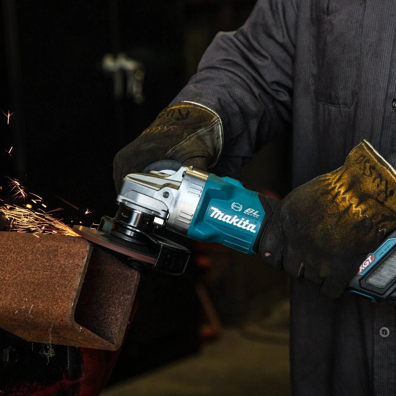 Makita GAG01M1 40V max XGT® 4-1/2” / 5" Angle Grinder Kit - Image 7