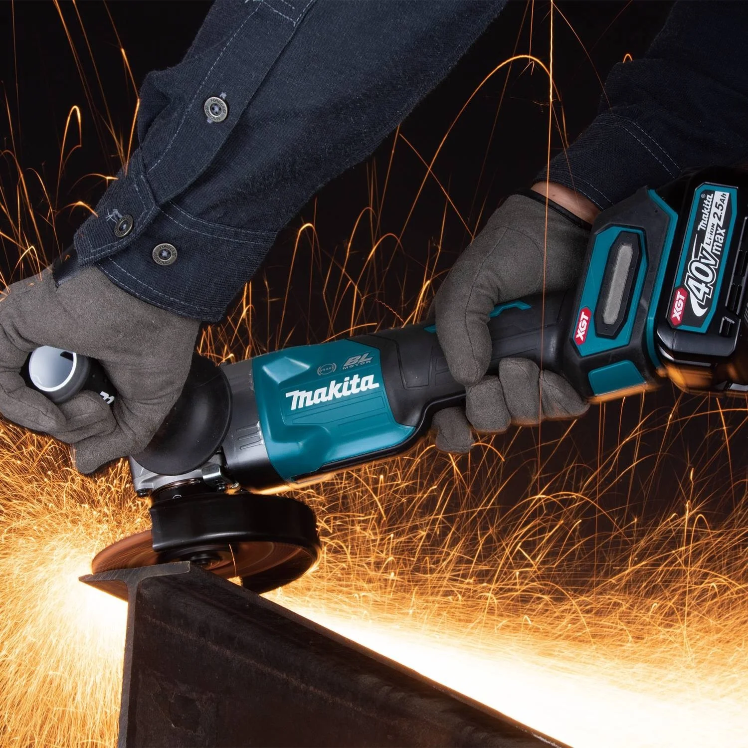 Makita GAG03M1 40V max XGT® 4-1/2” / 5" Paddle Switch Angle Grinder Kit - Image 6