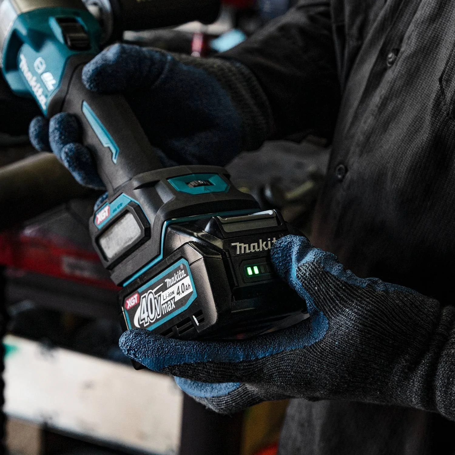 Makita GAG04M1 40V max XGT® 4-1/2” / 5" Angle Grinder Kit - Image 5
