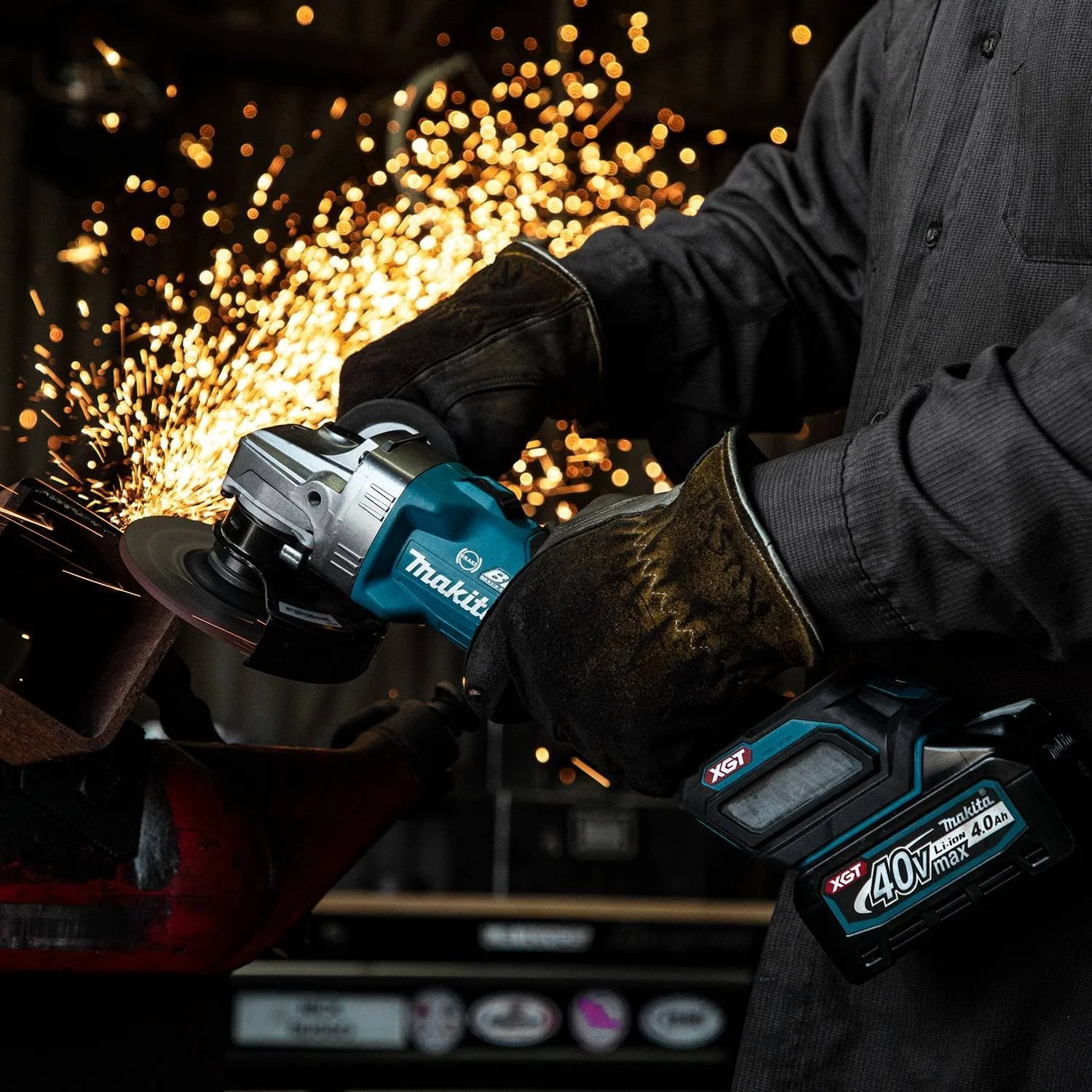 Makita GAG04M1 40V max XGT® 4-1/2” / 5" Angle Grinder Kit - Image 6
