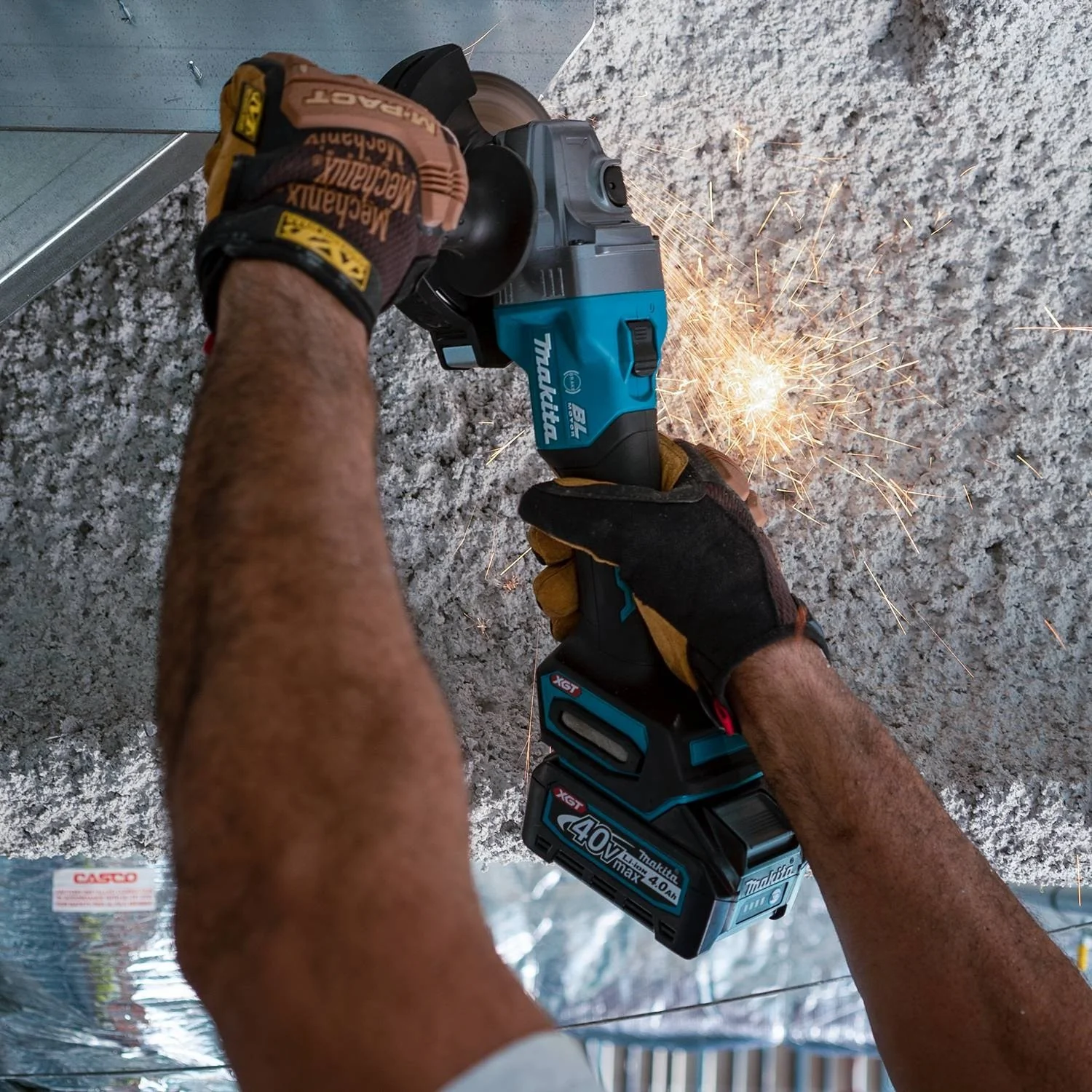 Makita GAG04M1 40V max XGT® 4-1/2” / 5" Angle Grinder Kit - Image 9