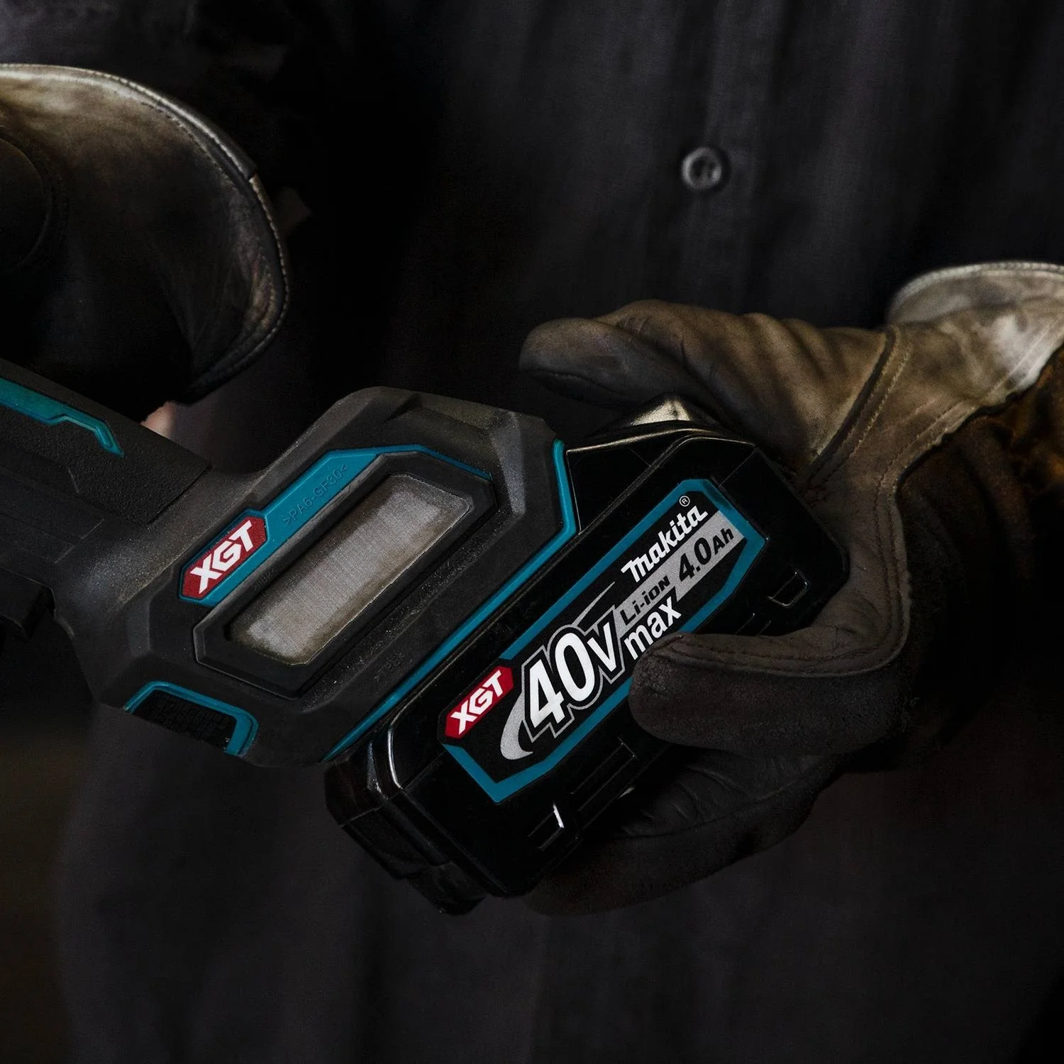 Makita GAG06M1 40V max XGT® 4-1/2” / 5" Paddle Switch Angle Grinder Kit - Image 3
