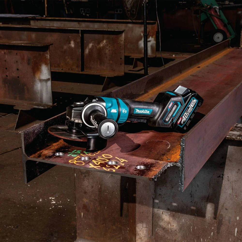 Makita GAG14M1 40V max XGT Brushless Cordless 4-1/2" / 6" Paddle Switch Angle Grinder Kit, with Electric Brake (4.0Ah) - Image 16