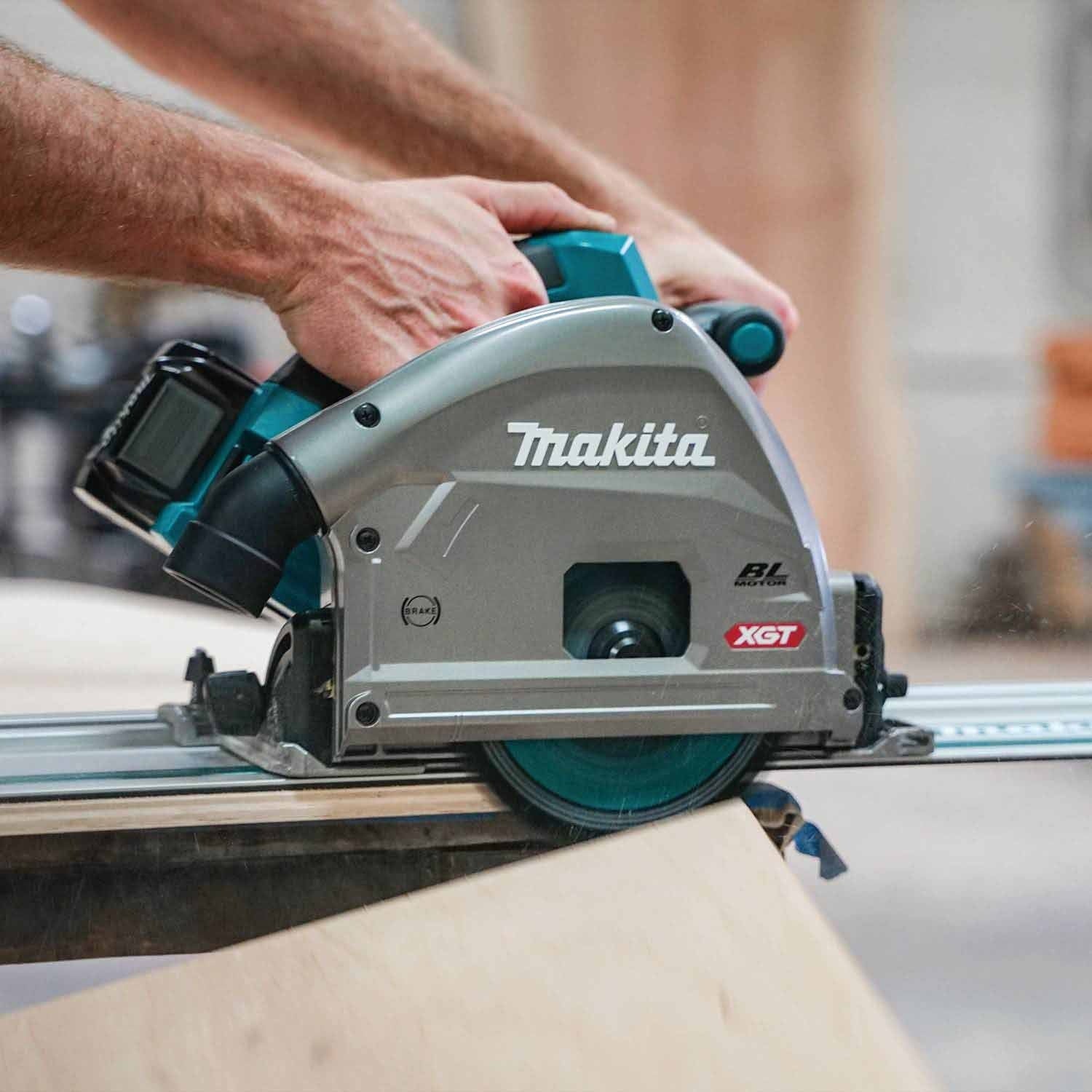 Makita GPS01M1J 40V max XGT 6-1/2" Plunge Circular Saw Kit (4.0Ah) - Image 3