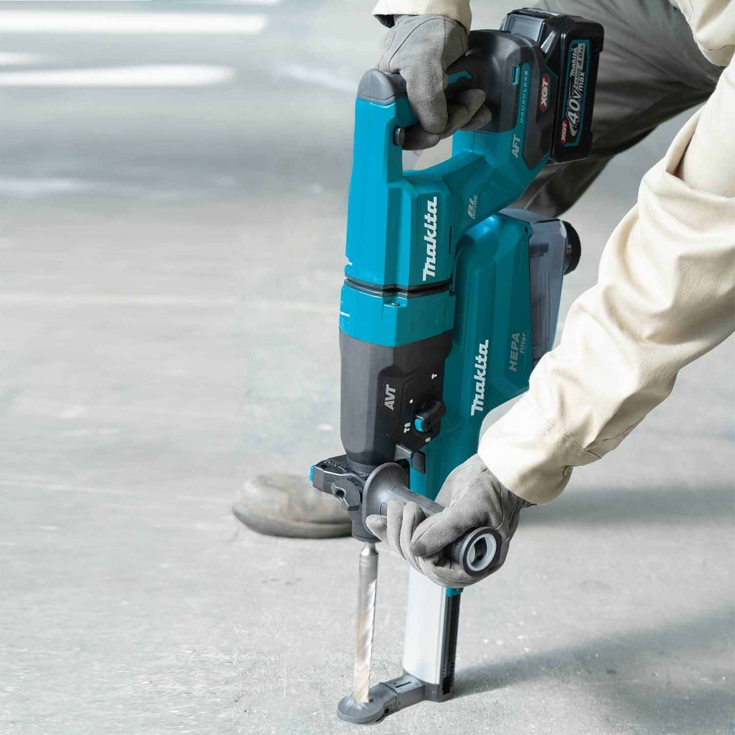 Makita GRH07M1W 40V max XGT Rotary Hammer (D-Handle) Kit w/ Dust Extractor - Image 10