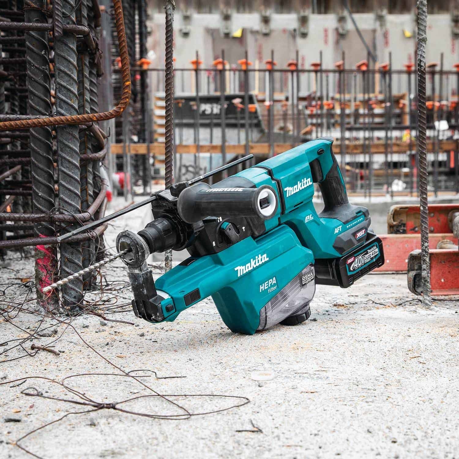 Makita GRH07M1W 40V max XGT Rotary Hammer (D-Handle) Kit w/ Dust Extractor - Image 8