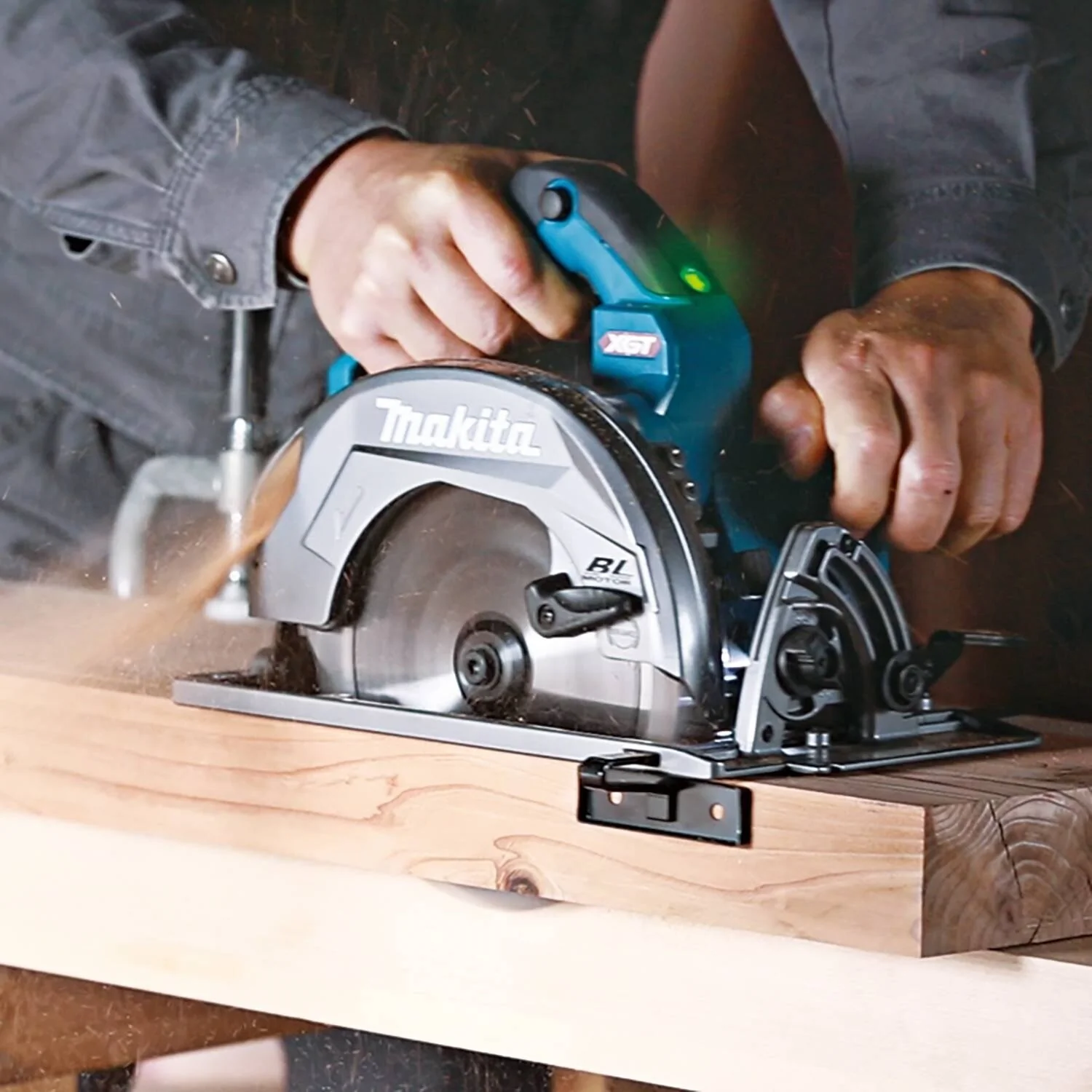 Makita GSH01M1 40V max XGT® 7-1/4" Circular Saw Kit, AWS® Capable, 4.0Ah - Image 7