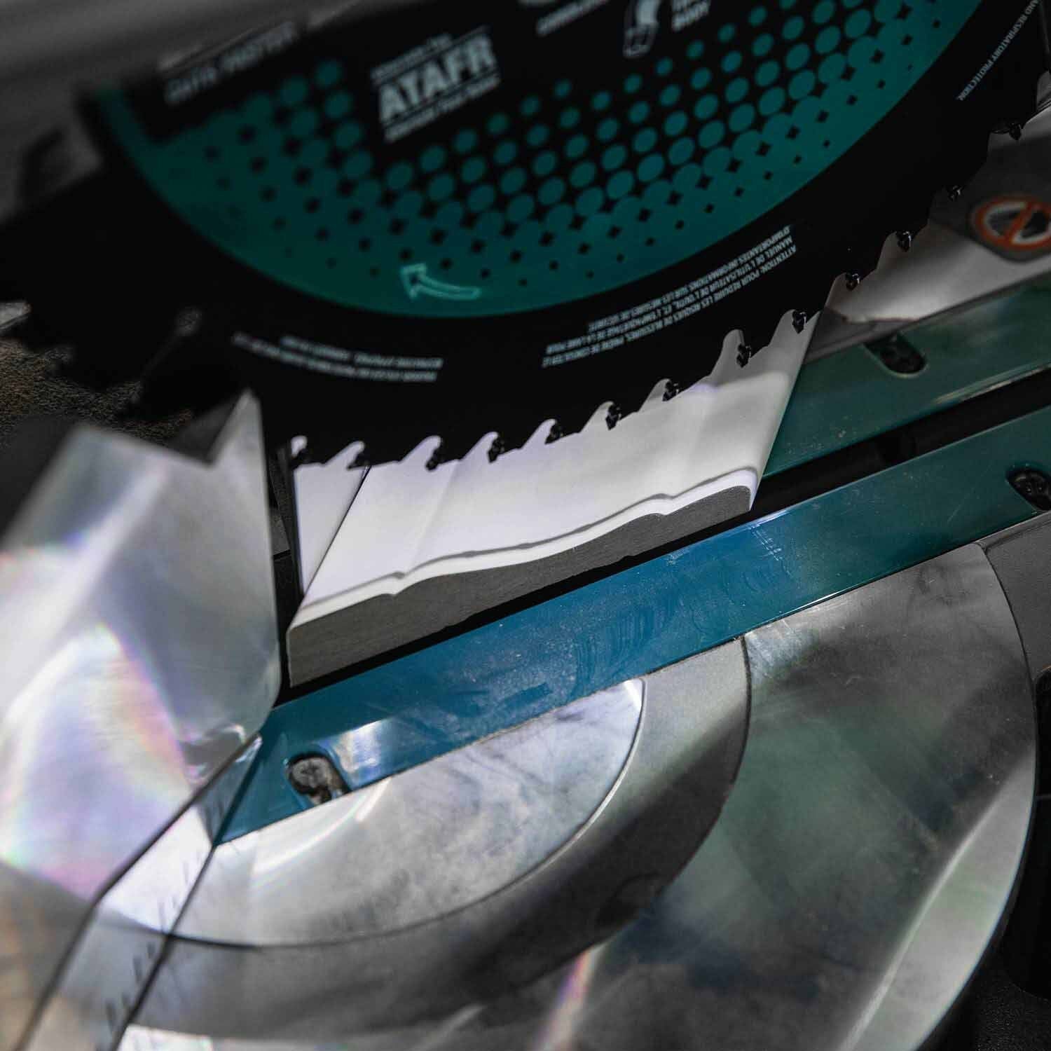 Makita GSL04Z 40V max XGT 12" Sliding Compound Miter Saw, Tool Only - Image 5
