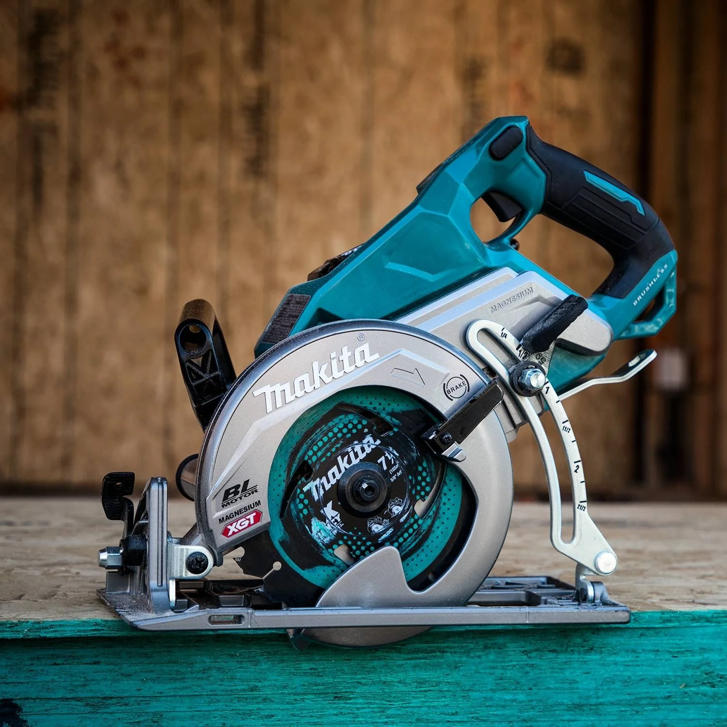Makita GSR01M1 40V max XGT® Rear Handle 7-1/4” Circular Saw Kit, 4.0 Ah - Image 15