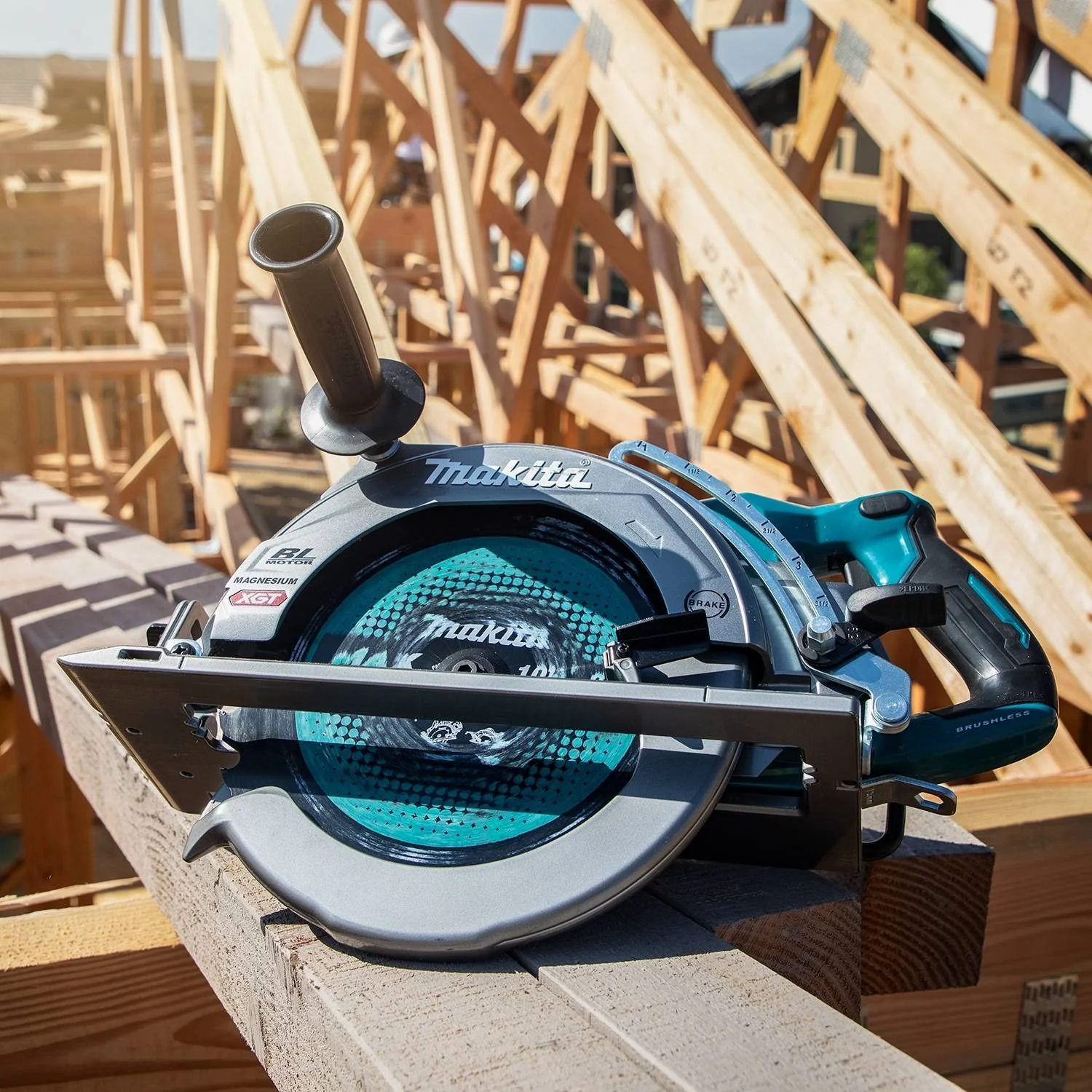 Makita GSR02M1 40V max XGT® Rear Handle 10-1/4"Saw Kit - Image 17