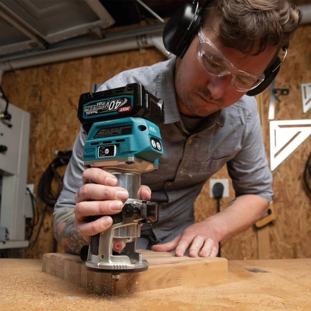 Makita GTR01D1 40V max XGT Brushless Cordless Compact Router Kit (2.5Ah) - Image 9