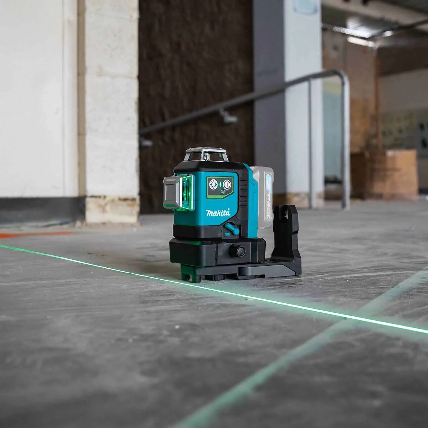 Makita SK700GD 12V max CXT Self-Leveling 360° 3-Plane Green Laser - Image 4