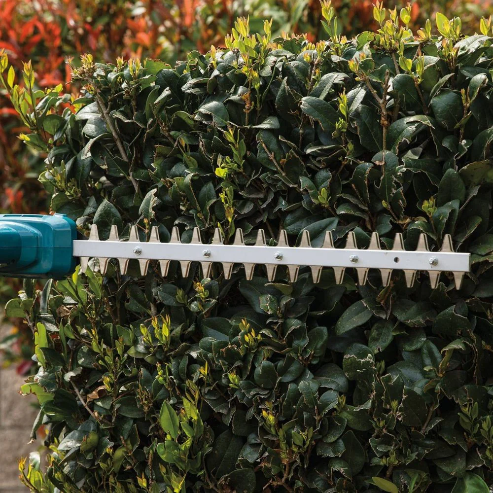 Makita XNU05SM1 18V LXT Lithium-Ion Cordless 18" Telescoping Articulating Pole Hedge Trimmer Kit (4.0Ah) - Image 14