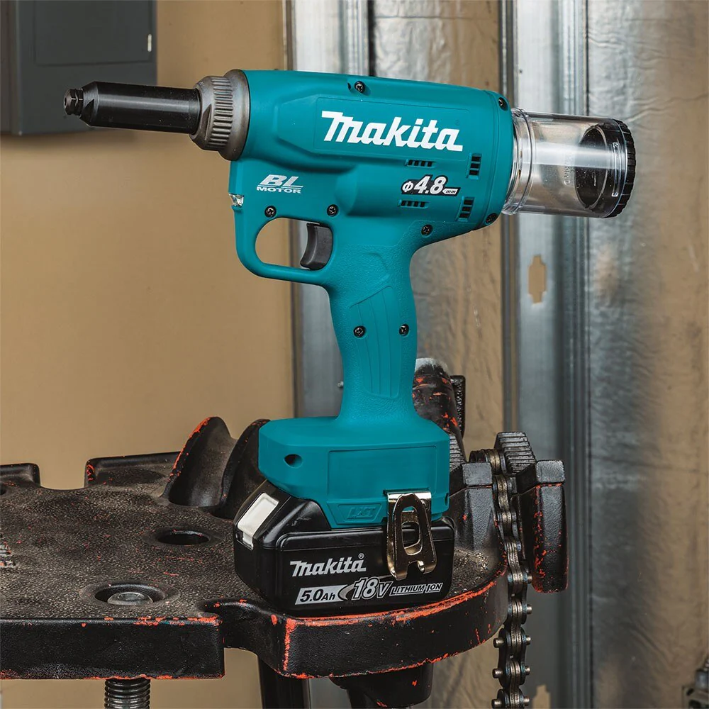 Makita XVR01T 18V LXT Lithium-Ion Brushless Cordless Rivet Tool Kit, 5.0Ah - Image 3