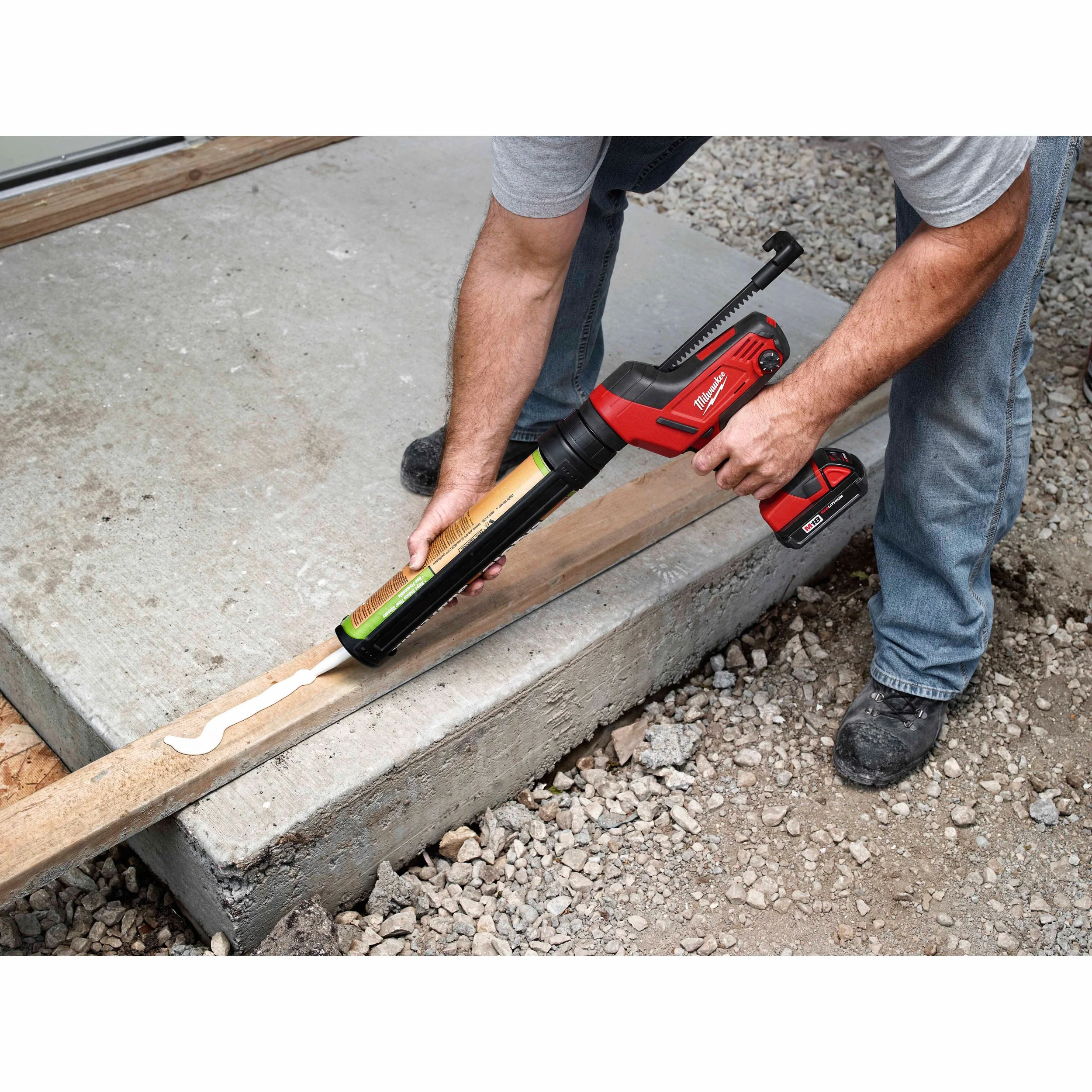 Milwaukee 2642-21CT M18 Cordless 20oz. Aluminum Barrel Sausage Style Caulk and Adhesive Gun Kit - Image 5