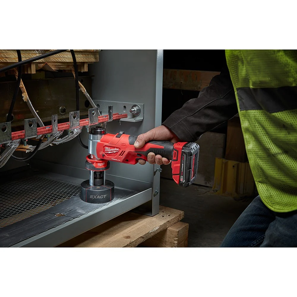 Milwaukee 2677-21 M18 FORCE LOGIC 6T Knockout Tool 1/2" - 2" Kit - Image 8