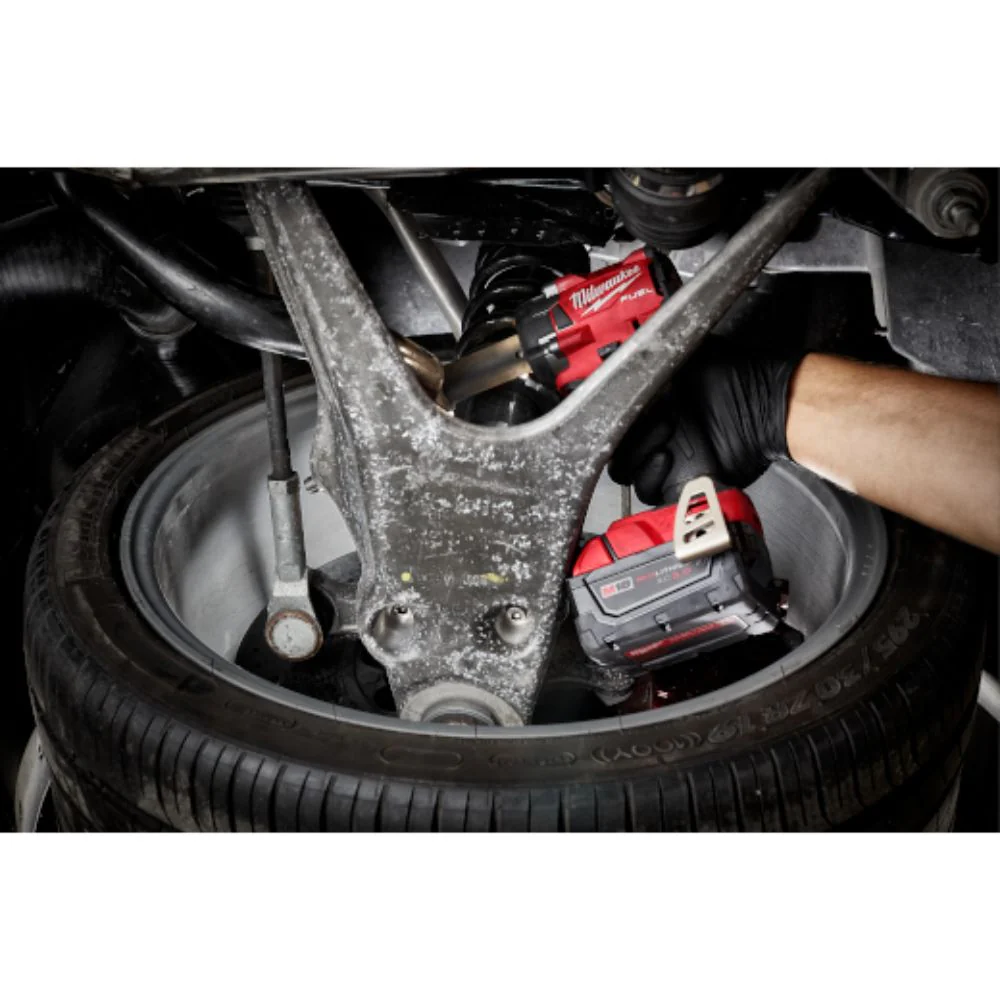 Milwaukee 2855-22R M18 FUEL 1/2 " Compact Impact Wrench w/ Friction Ring Kit - Image 8