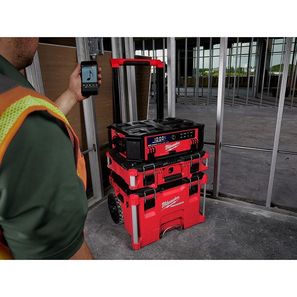 Milwaukee 2950-20 M18™ PACKOUT™ Radio + Charger - Image 4