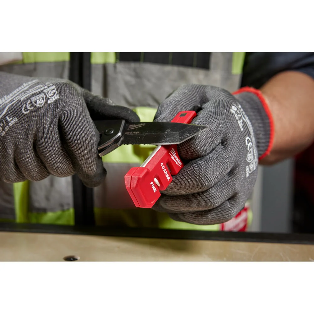Milwaukee 48-22-1590 Compact Knife Sharpener - Image 8