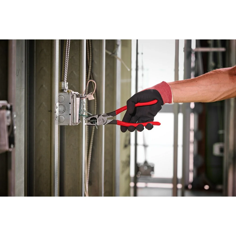 Milwaukee MT500 9" Lineman's Dipped Grip Pliers (USA) - Image 5