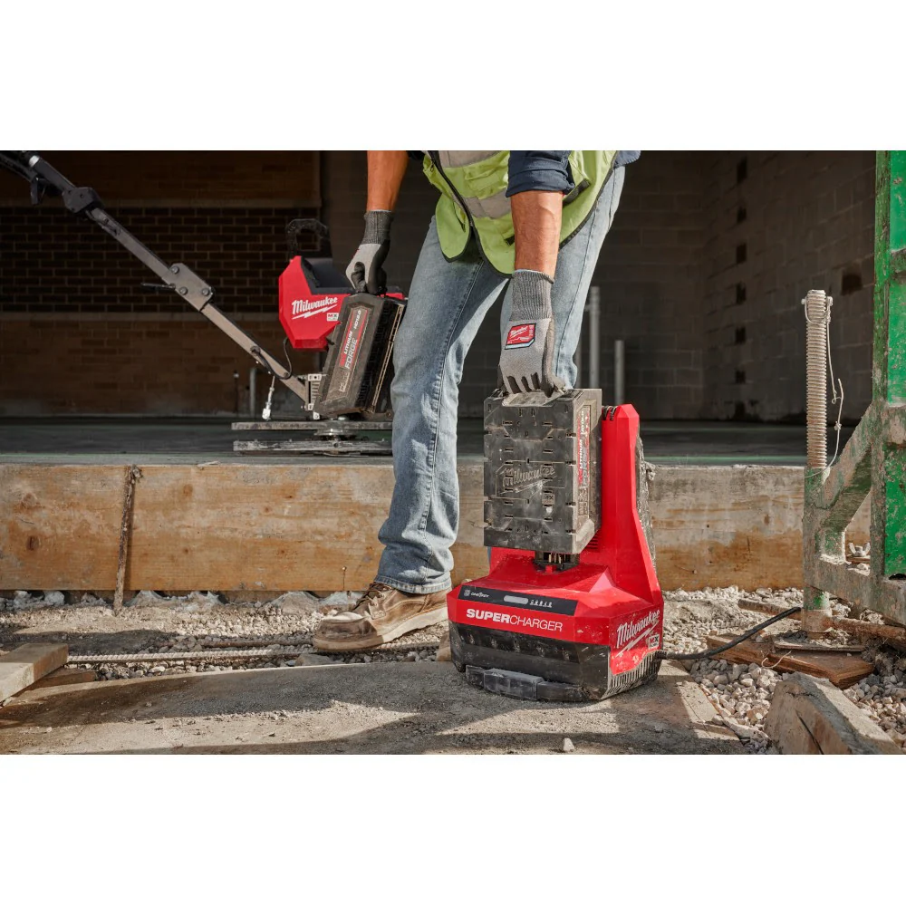 Milwaukee MXFSC MX FUEL Super Charger - Image 11